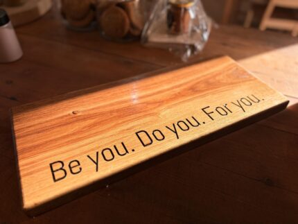 לוח חיתוך והגשה- אלון אדום